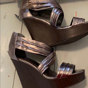 👍🏻4/$20 Metallic Wedge Sandals